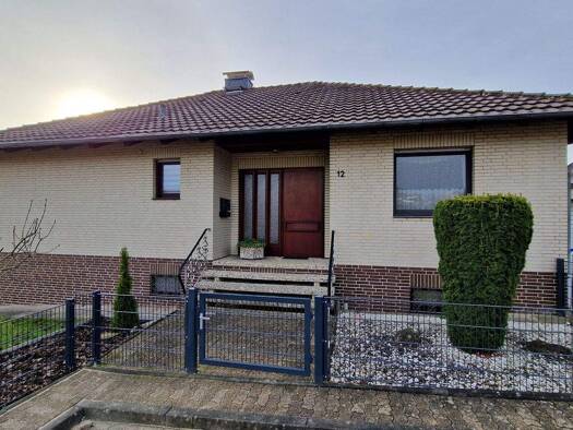 Einfamilienhaus zum Kauf 285.000 € 3 Zimmer 120 m² 659 m² Grundstück frei ab sofort Schöningen 38364