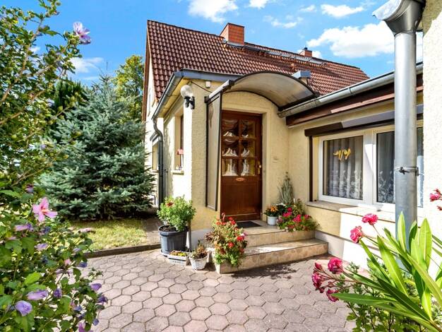 Doppelhaushälfte zum Kauf 295.000 € 4,5 Zimmer 114 m² 884 m² Grundstück Äußere Diemitzer Straße 31 Dautzsch Ost 06116