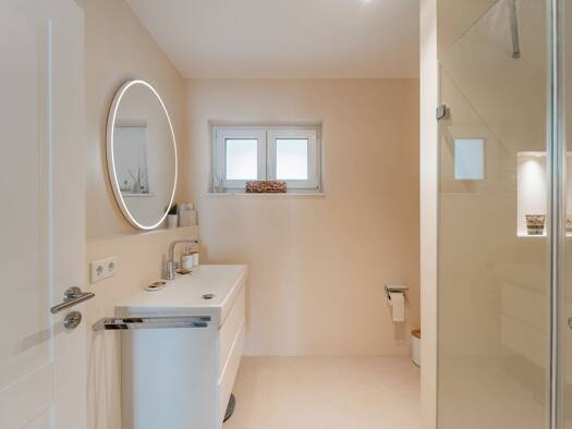 Wohnung zum Kauf - Erstbezug provisionsfrei 965.000 € 3 Zimmer 124,9 m² 2. Geschoss frei ab sofort Feldwies Übersee 83236