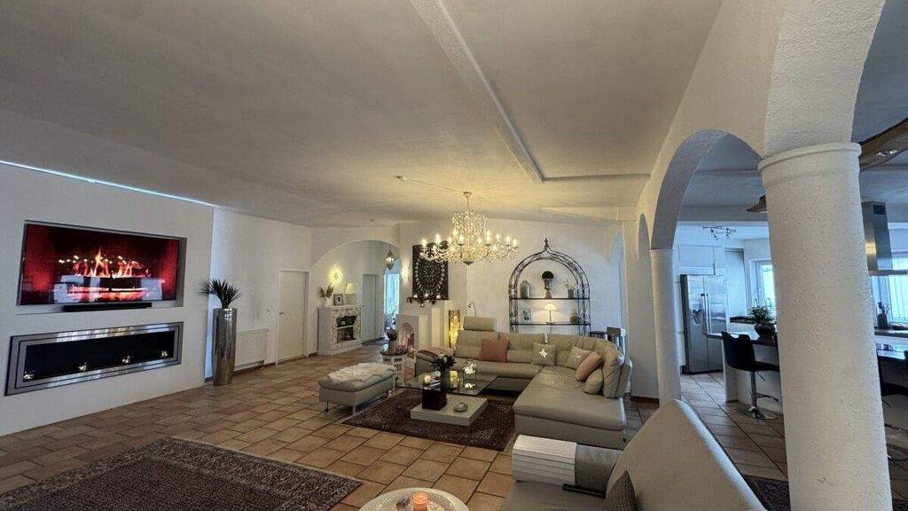 Haus zum Kauf 10 Zimmer 370 m² 1.000 m² Grundstück Rednitzhembach 91126