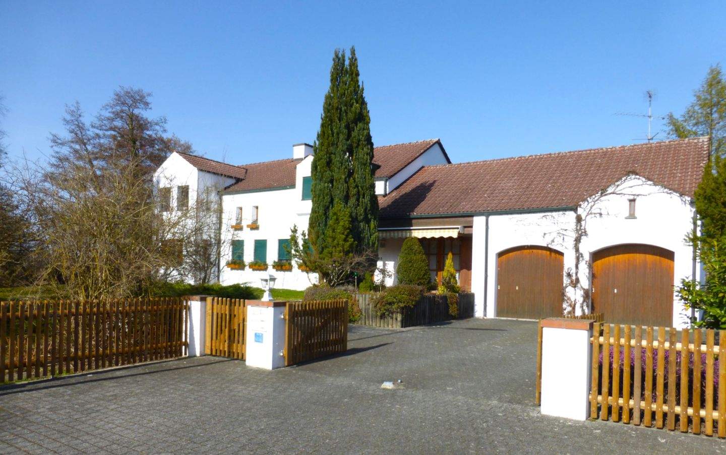 Immobilie in Münchsmünster - Münchsmünster - EFH mit Einliegerwohnung -  großem Garten + Doppelgarage - Bild 0