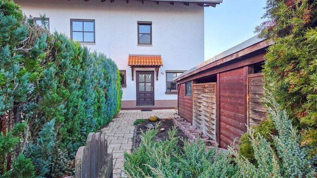 Reihenendhaus zum Kauf 270.000 € 6 Zimmer 160 m² 294 m² Grundstück Schlema Aue-Bad Schlema 08280