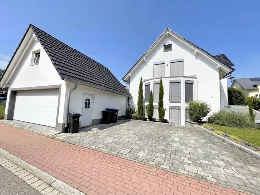 Einfamilienhaus zum Kauf 1.150.000 € 7,5 Zimmer 257 m² 525 m² Grundstück Müllheim Müllheim im Markgräflerland 79379
