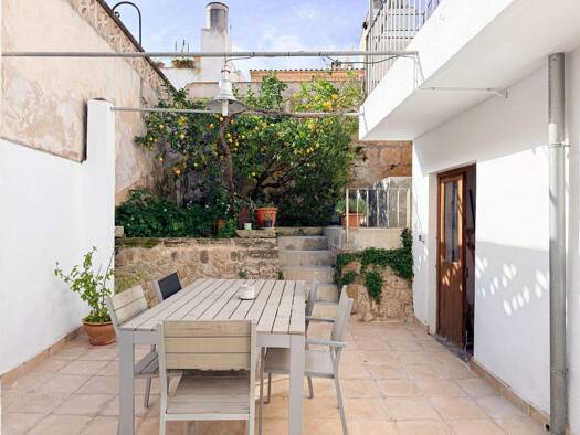 Stadthaus zur Miete provisionsfrei 1.750 € 3 Zimmer 125 m² 144 m² Grundstück Pollença 07460