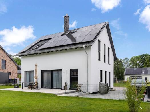 Einfamilienhaus zum Kauf 599.000 € 5 Zimmer 150 m² 581 m² Grundstück frei ab 01.04.2027 Röbel Röbel/Müritz 17207