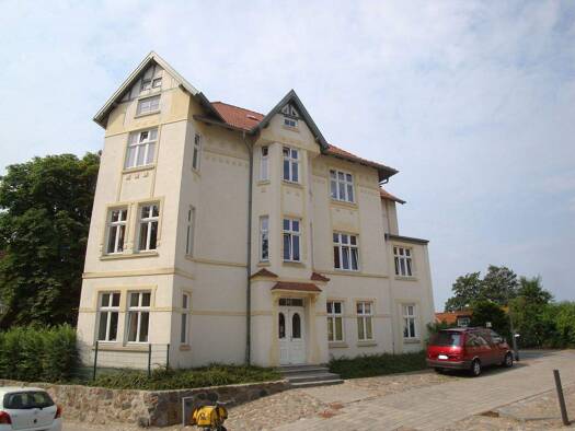 Wohnung zur Miete 525 € 2 Zimmer 61,7 m² 2. Geschoss frei ab 01.05.2026 Billrothstraße 3 Bergen Bergen auf Rügen 18528