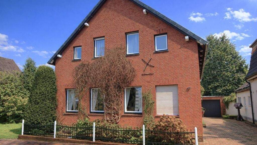Einfamilienhaus zum Kauf 247.000 € 8 Zimmer 116,7 m² 1.151 m² Grundstück Varel 26316