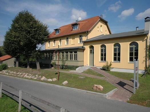 Wohnung zur Miete 280 € 1 Zimmer 12 m² frei ab sofort Choriner Bahnhofstraße 1 Chorin Chorin 16230