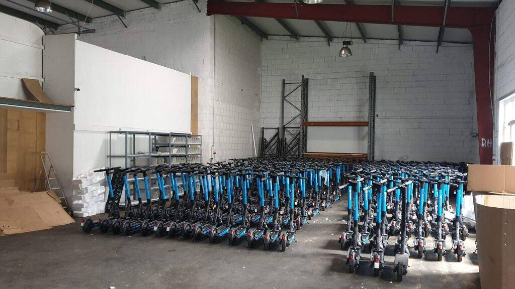 Lagerhalle zur Miete 3.045 € 420 m² Lagerfläche teilbar von 142 m² bis 278 m² Höchberg 97204