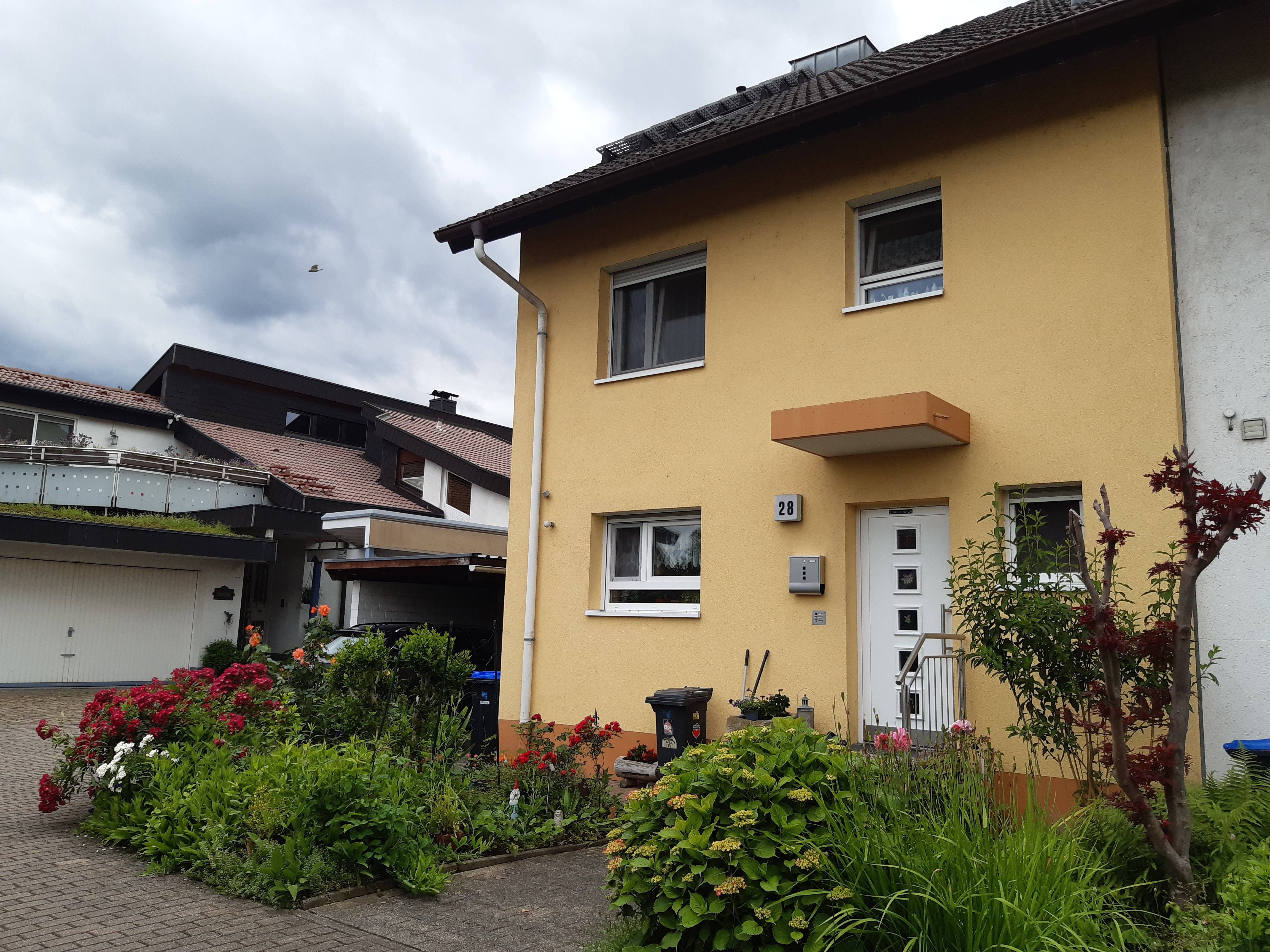 Reihenendhaus zur Miete 2.300 € 8 Zimmer 175 m²<br/>Wohnfläche 285 m²<br/>Grundstück 01.12.2024<br/>Verfügbarkeit Bahlingen 79353