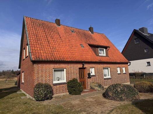 Haus zum Kauf 345.000 € 4 Zimmer 94,6 m² 1.099 m² Grundstück Ehlersberger Weg 13 Ehlersberg Tangstedt 22889