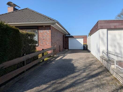 Bungalow zum Kauf 347.000 € 3 Zimmer 100 m² 679 m² Grundstück frei ab sofort Schwarzenbek 21493