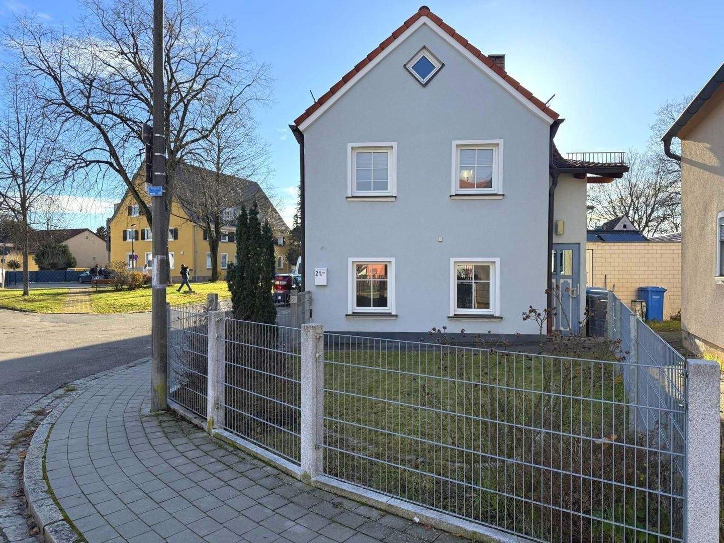 Immobilie in Allersberg - KILIAN IMMOBILIEN! KOMPLETT RENOVIERTE DHH MIT KELLER + 2 WOHNUNGEN MIT 100 M² WFL IN ALLERSBERG! TERRASSE * GARTEN  - Bild 2