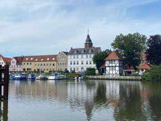 Wohnung zur Miete 700 € 2,5 Zimmer 69 m² Glückstadt 25348