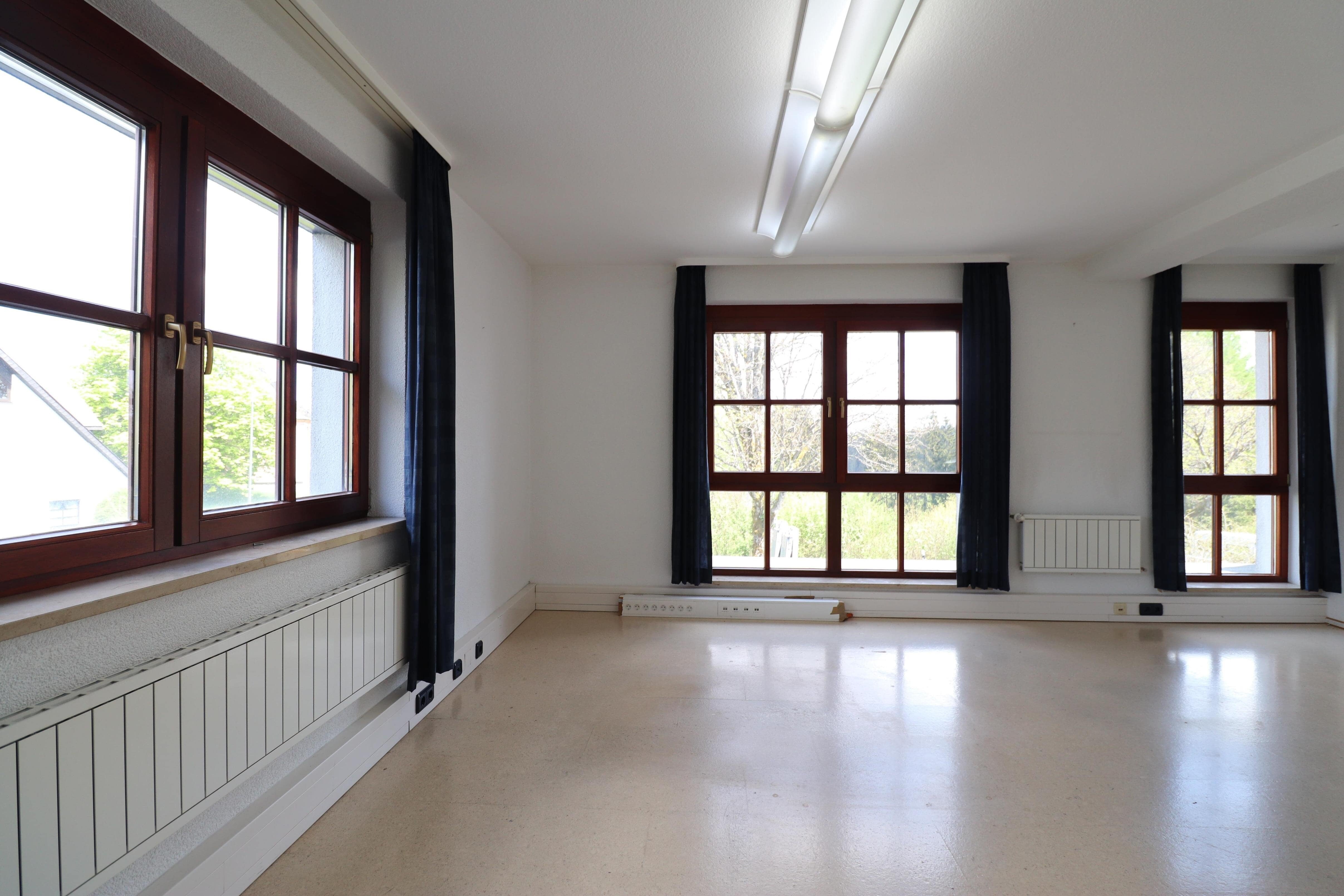 Mehrfamilienhaus zum Kauf 19 Zimmer 670 m²<br/>Wohnfläche 2.526 m²<br/>Grundstück ab sofort<br/>Verfügbarkeit Döbra Schwarzenbach a.Wald 95131