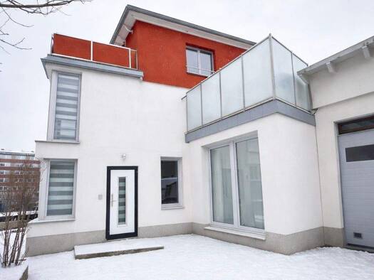 Mehrfamilienhaus zum Kauf als Kapitalanlage geeignet 1.100.000 € 11 Zimmer 276,5 m² 1.000 m² Grundstück Neumühlen-Dietrichsdorf Kiel 24149
