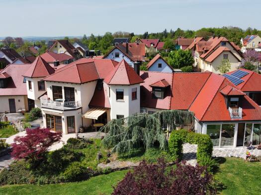 Villa zum Kauf 1.190.000 € 576,2 m² 2.854 m² Grundstück Sulzdorf Giebelstadt 97232