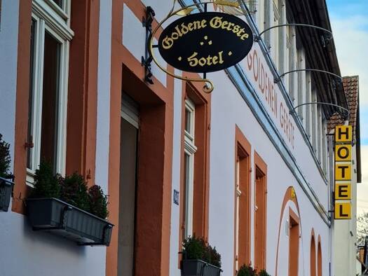 Hotel zum Kauf 1.999.999 € 427 m² Grundstück Bonames Nord-Ost 60437