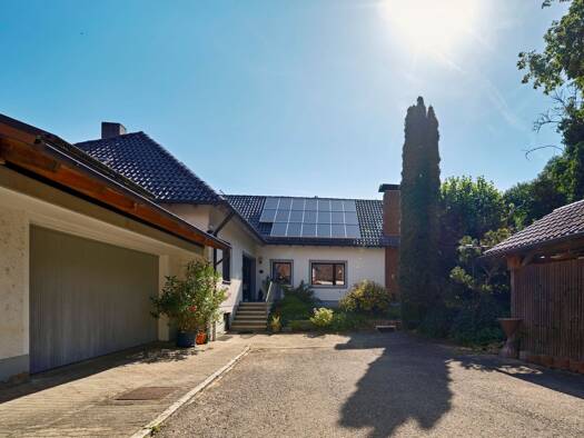 Einfamilienhaus zum Kauf provisionsfrei 589.000 € 7 Zimmer 260 m² 1.300 m² Grundstück frei ab sofort Burgheim Burgheim 86666