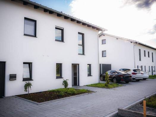 Doppelhaushälfte zur Miete - Erstbezug 1.560 € 4 Zimmer 130 m² 351 m² Grundstück frei ab sofort Altholzstraße 2 Fischerdorf Deggendorf 94469