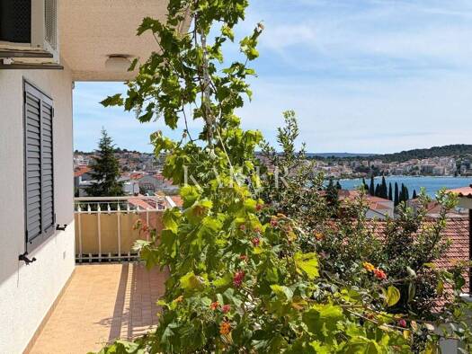 Einfamilienhaus zum Kauf 700.000 € 10 Zimmer 378 m² Čiovo, Trogir Trogir 21220