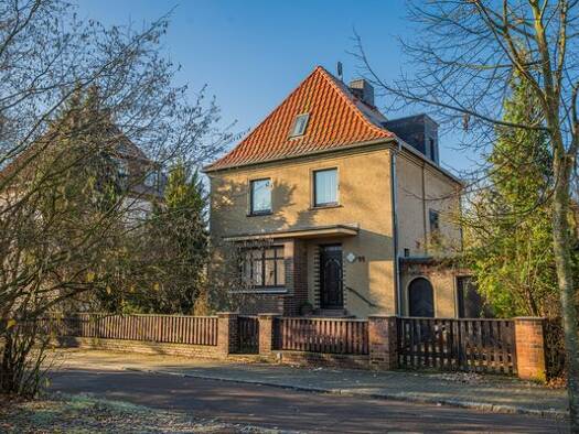 Einfamilienhaus zum Kauf provisionsfrei 579.000 € 6 Zimmer 160 m² 792 m² Grundstück Gesundbrunnen Halle (Saale) 06110