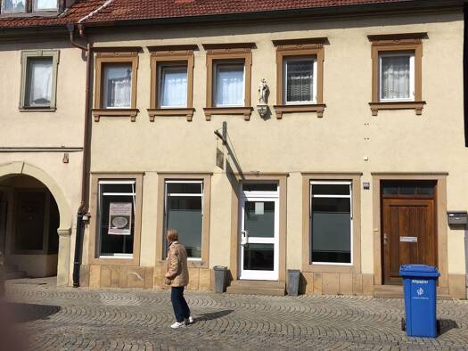 Stadthaus zum Kauf provisionsfrei 295.000 € 7 Zimmer 150 m² 300 m² Grundstück Hauptstraße 66 Haßfurt 97437