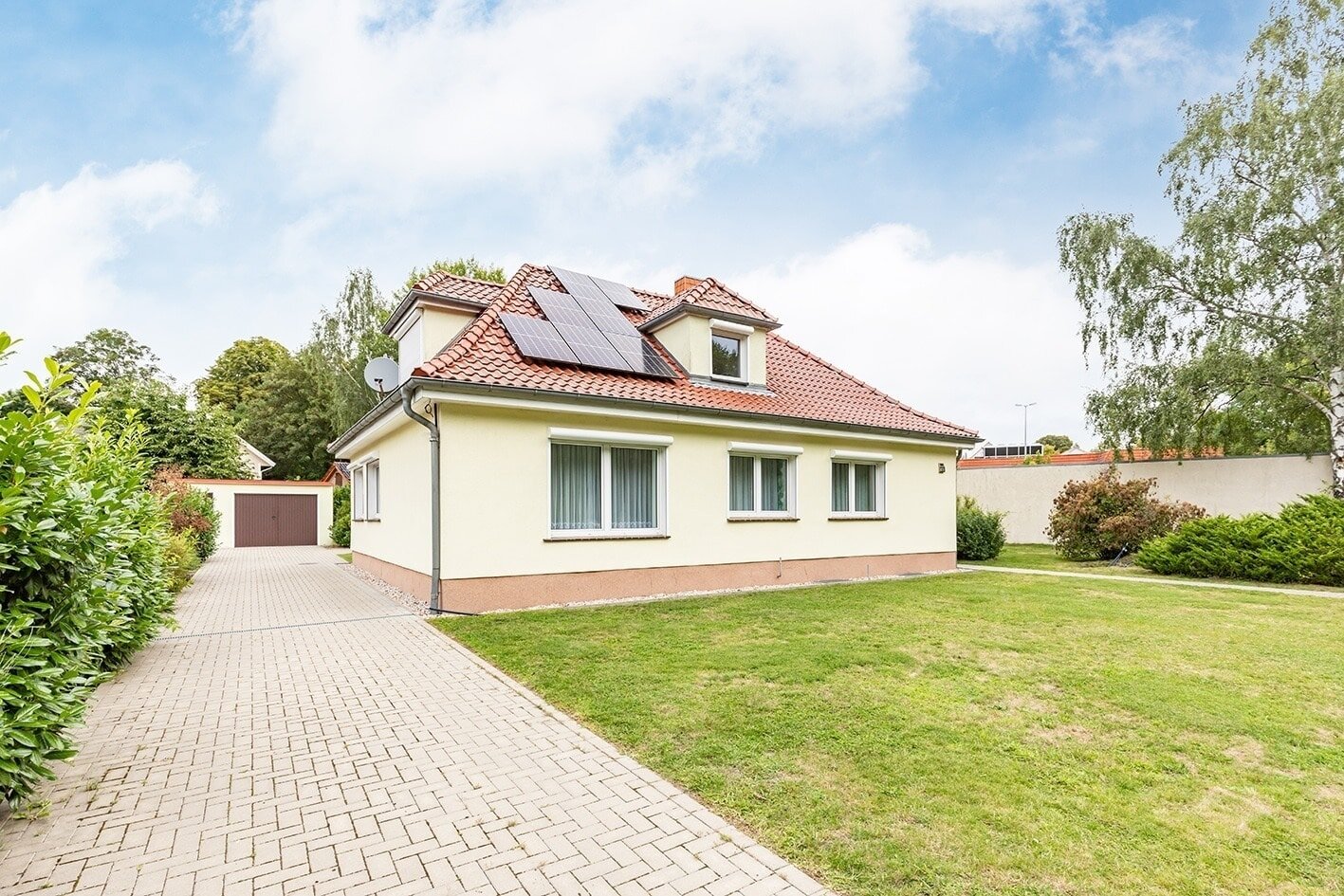 Einfamilienhaus zum Kauf 549.000 € 8 Zimmer 157 m²<br/>Wohnfläche 1.694 m²<br/>Grundstück ab sofort<br/>Verfügbarkeit Neuenhagen 15366