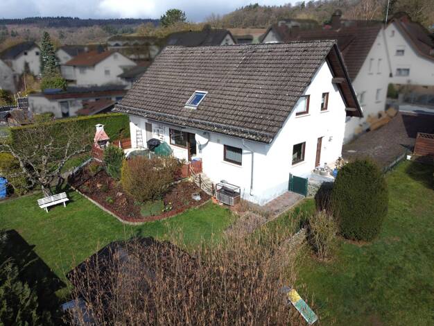 Einfamilienhaus zum Kauf 285.000 € 4 Zimmer 117 m² 775 m² Grundstück Albert-Schweitzer-Straße 7A Odersbach Weilburg-Odersbach 35781