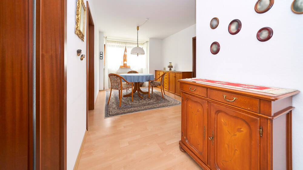 Immobilie in Freiberg am Neckar - Sonnendurchflutete 5 Zi Wohnung auf 2 Etagen mit 2 Balkonen und 2 Bädern! - Bild 3