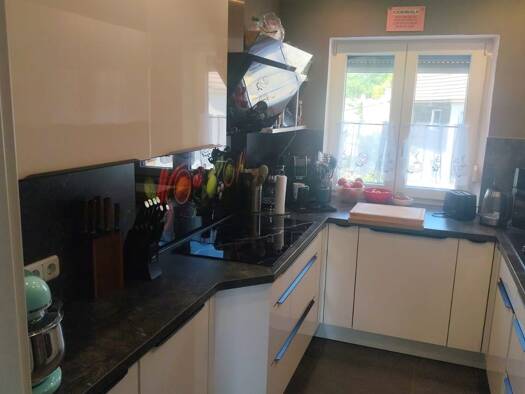 Wohnung zur Miete 800 € 3 Zimmer 82 m² Geschoss 1/3 frei ab 01.10.2026 Sandstraße 3 Weißenbrunn Weißenbrunn 96369