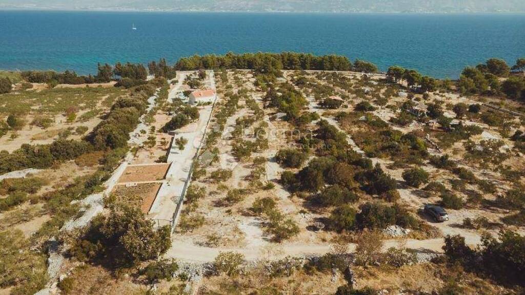 Land-/Forstwirtschaft zum Kauf 614.400 € Supetar