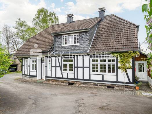 Einfamilienhaus zum Kauf 450.000 € 8 Zimmer 180 m² 3.284 m² Grundstück Lichtenberg Morsbach 51597