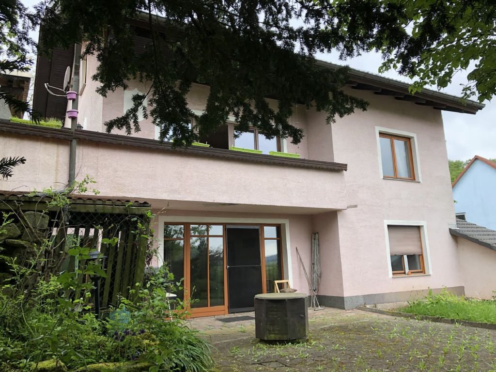 Einfamilienhaus zum Kauf 229.000 € 6 Zimmer 160 m²<br/>Wohnfläche 1.207 m²<br/>Grundstück Rehweiler Geiselwind OT 96160