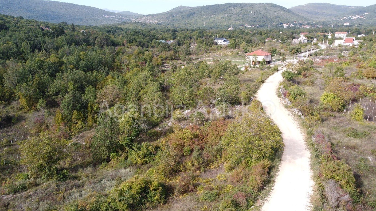 Land-/Forstwirtschaft zum Kauf 77.700 € Imotski center