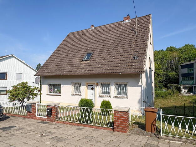 Mehrfamilienhaus zum Kauf provisionsfrei 199.999 € 8 Zimmer 166 m² 1.043 m² Grundstück Hamm (Sieg) 57577