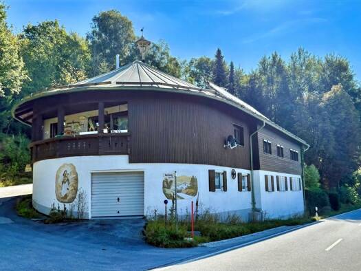 Einfamilienhaus zum Kauf 249.000 € 10 Zimmer 290 m² 12.445 m² Grundstück Neufang Grattersdorf 94541