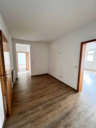 Wohnung zur Miete 420 € 2,5 Zimmer 75 m² 1. Geschoss frei ab sofort Oelsnitz Oelsnitz 08606