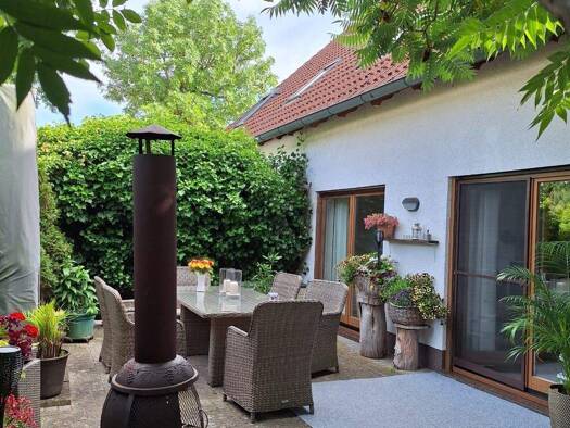 Doppelhaushälfte zum Kauf 225.000 € 4 Zimmer 110 m² 326 m² Grundstück frei ab 01.03.2026 Stendal 39576