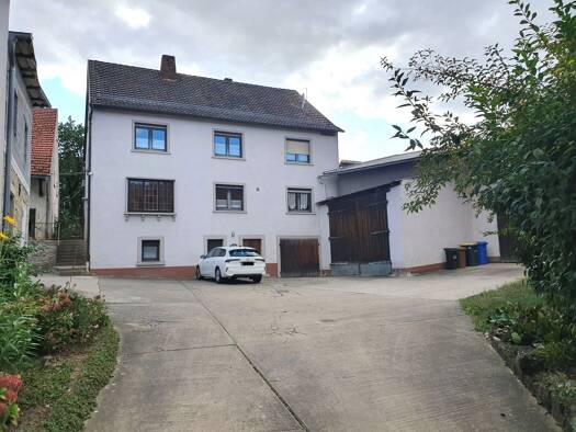 Haus zum Kauf 460.000 € 8,5 Zimmer 219 m² 2.040 m² Grundstück Bütthard Bütthard 97244