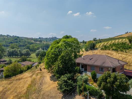Haus zum Kauf 269.000 € 235 m² 4.240 m² Grundstück San Marzano Oliveto 14050