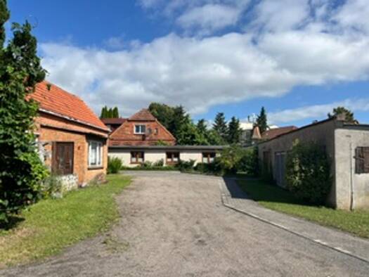 Einfamilienhaus zum Kauf provisionsfrei 200.000 € 4 Zimmer 60 m² 2.257 m² Grundstück Hopfenhofweg 2 Stavenhagen, Reuterstadt Stavenhagen 17153