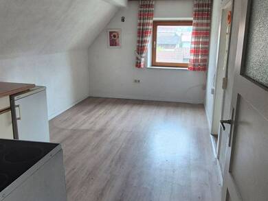 Wohnung zur Miete 175 € 1 Zimmer 25,4 m² Dachgeschoss, 2. Geschoss frei ab 01.08.2025 Eichendorffsiedlung 4 Ruhmannsfelden Ruhmannsfelden 94239