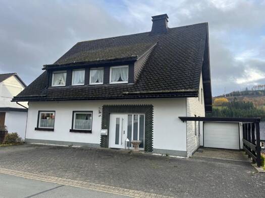 Mehrfamilienhaus zum Kauf 199.000 € 7 Zimmer 150 m² 530 m² Grundstück Züschen Winterberg-Züschen 59955