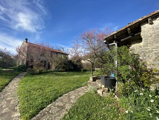 Haus zum Kauf 297.000 € 270 m² 2.310 m² Grundstück Nanclars 16230