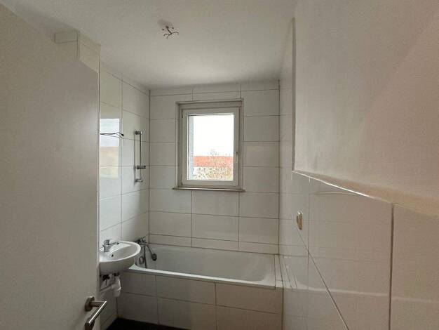 Wohnung zur Miete 325 € 1,5 Zimmer 50 m² frei ab sofort Lessingstraße  6 Wolfen Bitterfeld-Wolfen 06766