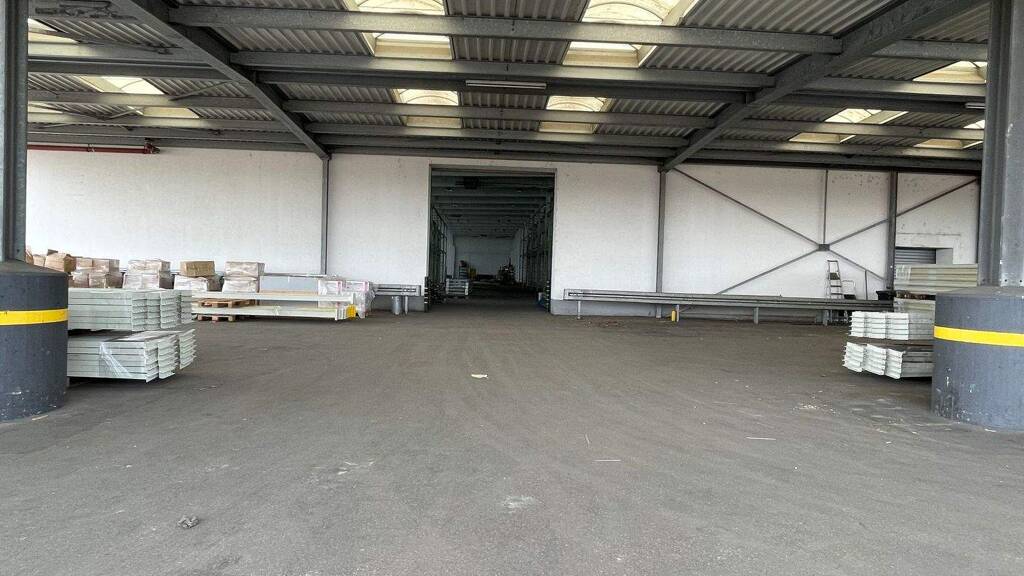 Lagerhalle zur Miete 1.300 m² Lagerfläche teilbar von 50 m² bis 800 m² Leichendorf Zirndorf 90513