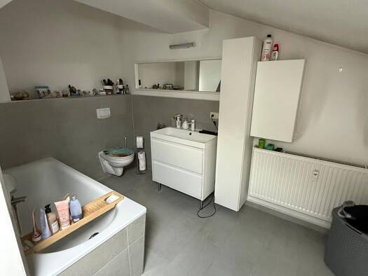 Wohnung zur Miete 900 € 4 Zimmer 123 m² Geschoss 2/3 frei ab 01.09.2026 Heinrichstraße 56 Innenstadt Gera 07545