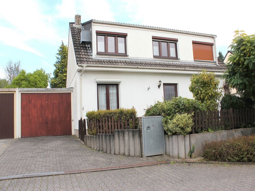 Einfamilienhaus zum Kauf 379.000 € 8 Zimmer 126 m²<br/>Wohnfläche 380 m²<br/>Grundstück Kernstadt Limburg an der Lahn 65549