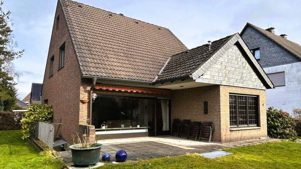 Einfamilienhaus zum Kauf 710.000 € 6 Zimmer 142,6 m² 488 m² Grundstück frei ab sofort Lank-Latum Meerbusch 40668